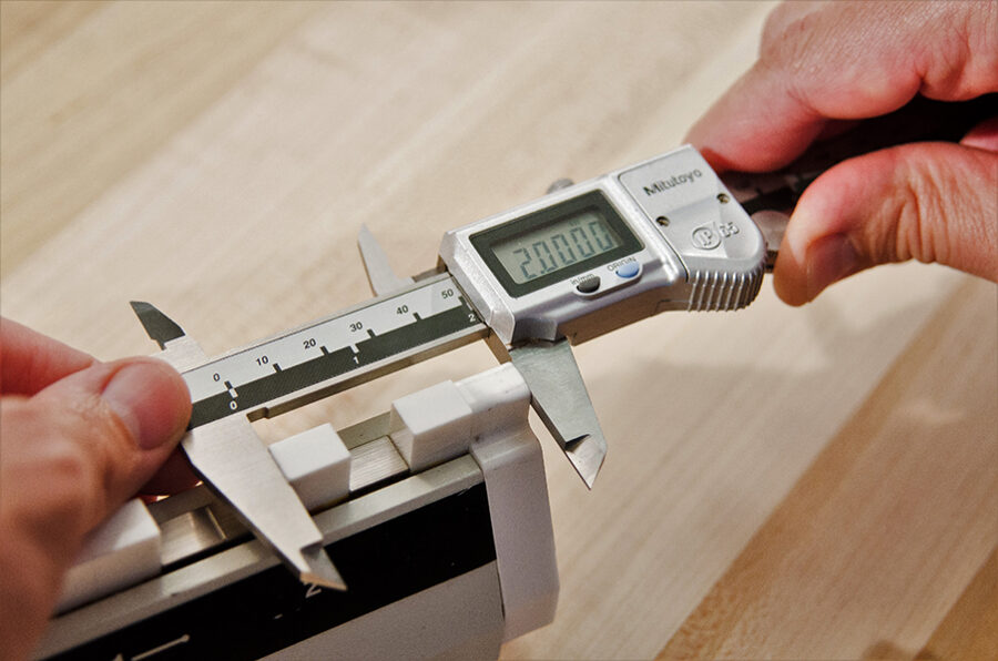 Checking for measurement uncertainty by using a CERA Caliper Checker.